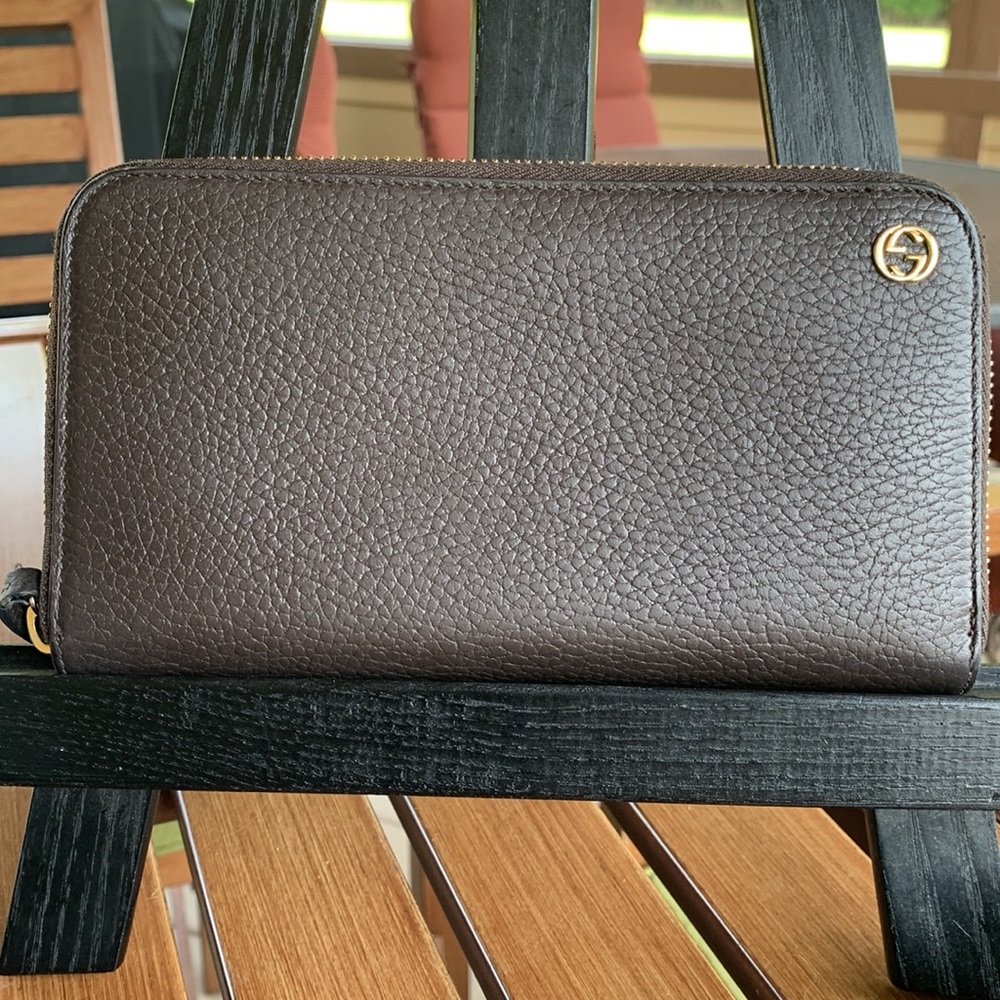 NWOT Beautiful GUCCI Interlocking G Leather Zipper Wallet